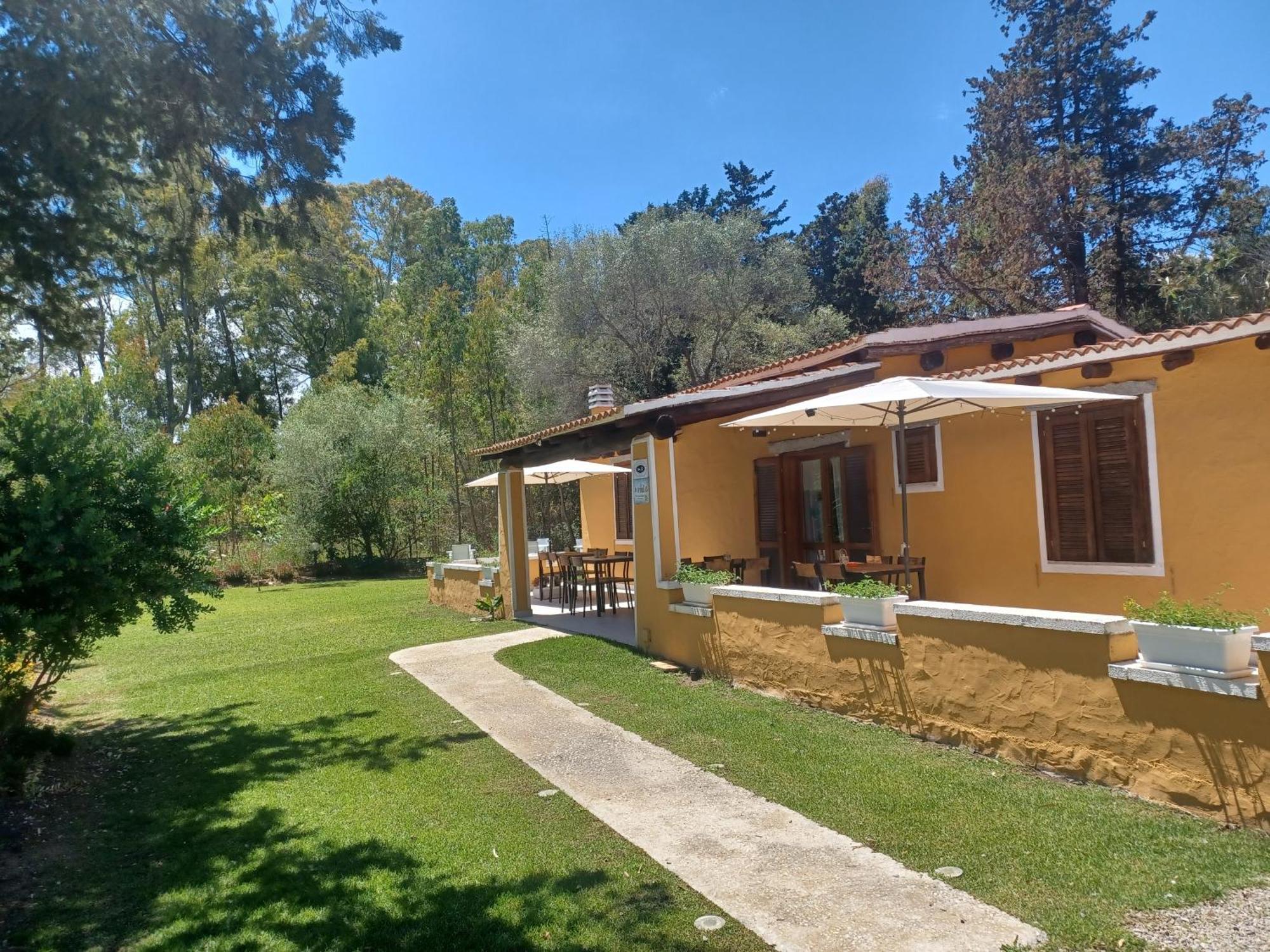 B&B Helios Il Tuo Relax In Sardegna San Teodoro  Exteriör bild